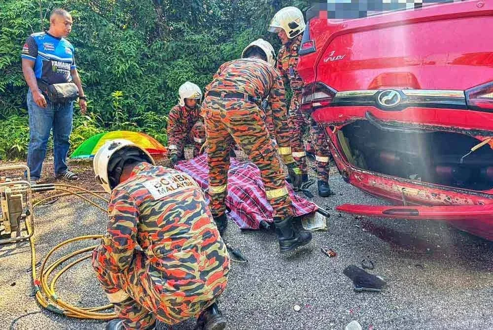 Mangsa disahkan meninggal dunia di tempat kejadian. Foto ihsan JBPM