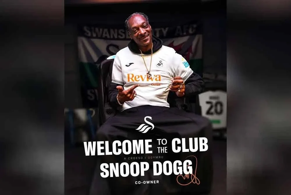 Snoop Dogg kini sebahagian daripada pemilik Swansea City, selepas mengambil alih pegangan minoriti kelab tersebut.