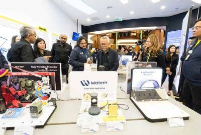 Idham (depan, tiga dari kanan) melihat inovasi gaya hidup bertenaga AI terkini yang dipamerkan di CelcomDigi's Store Life.