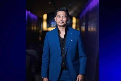 Fizz Fairuz, secara rasmi menamatkan tugasnya sebagai penyampai segmen Morning Morning Suria pada Jumaat.