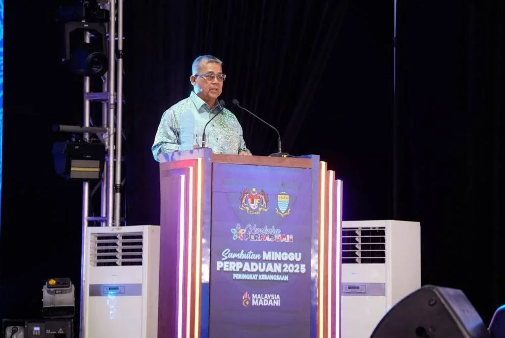 Aaron ketika berucap pada Majlis Sambutan Minggu Perpaduan (SMP) 2025 di pekarangan Stadium Batu Kawan pada Sabtu.