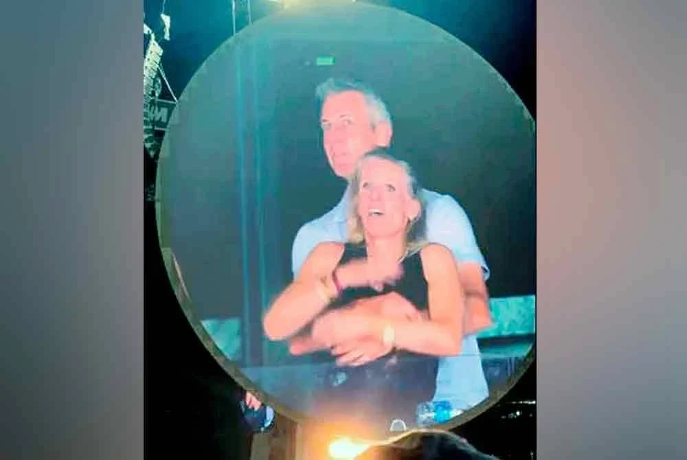 Aksi mereka berpelukan mesra menjadi bahan jenaka di pelbagai platform media sosial sejak dua hari lalu. - Foto Agensi