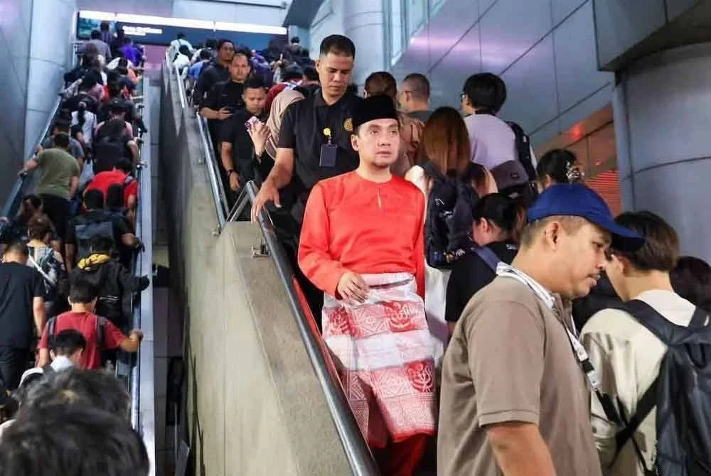 Onn Hafiz ketika melakukan lawatan mengejut ke CIQ BSI. - Foto Facebook Onn Hafiz