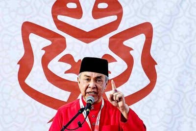 Ahmad Zahid berucap pada majlis perasmian Mesyuarat Perwakilan UMNO Bahagian Tampin di Dewan Perdana Tampin pada Sabtu. Foto Bernama