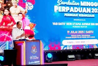 Anwar ketika berucap melancarkan Minggu Perpaduan Negara 2025 di Stadium Batu Kawan pada Sabtu.