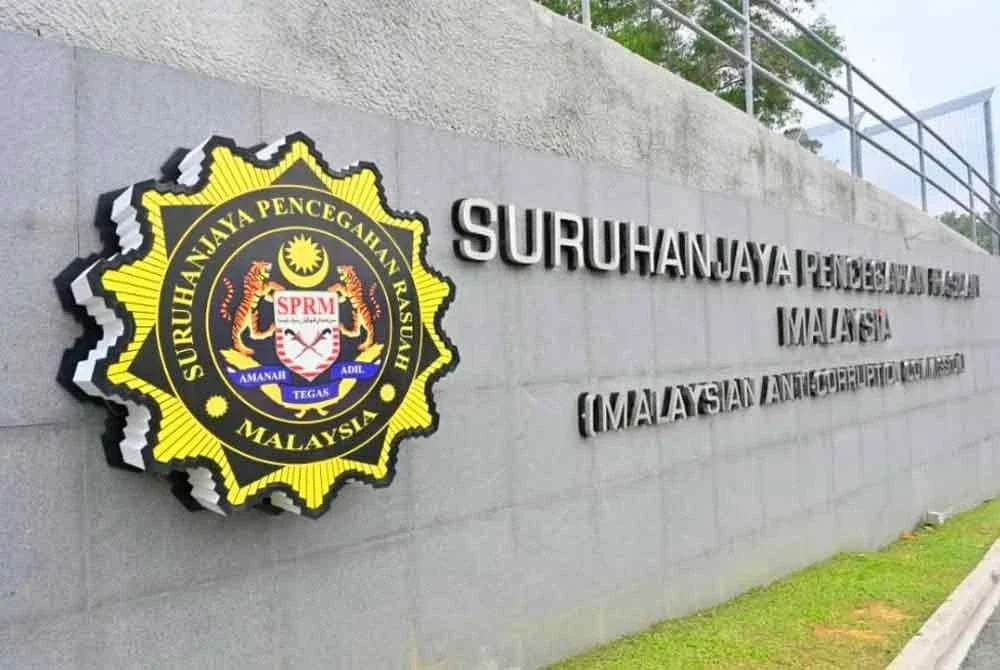 Menurut sumber, beberapa individu bergelar pengarah syarikat juga telah dikenal pasti dan akan dipanggil untuk membantu siasatan.