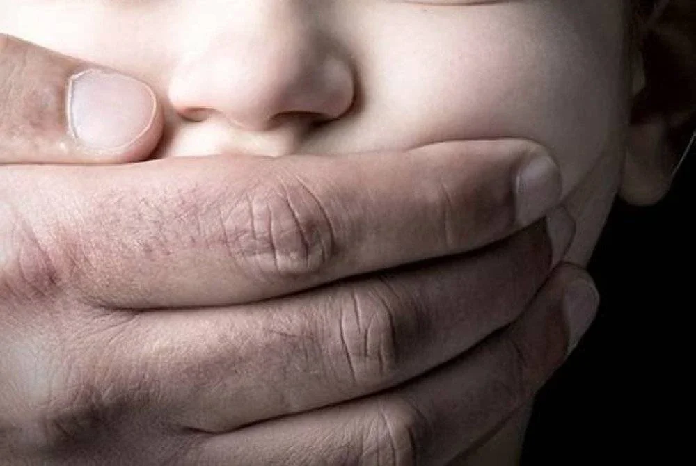 Seorang datuk ditahan selepas menculik pelajar yang menolak lamaran cintanya. Foto hiasan