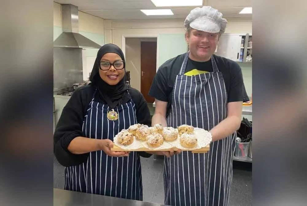 Turun padang bersama komuniti. Foto Agensi