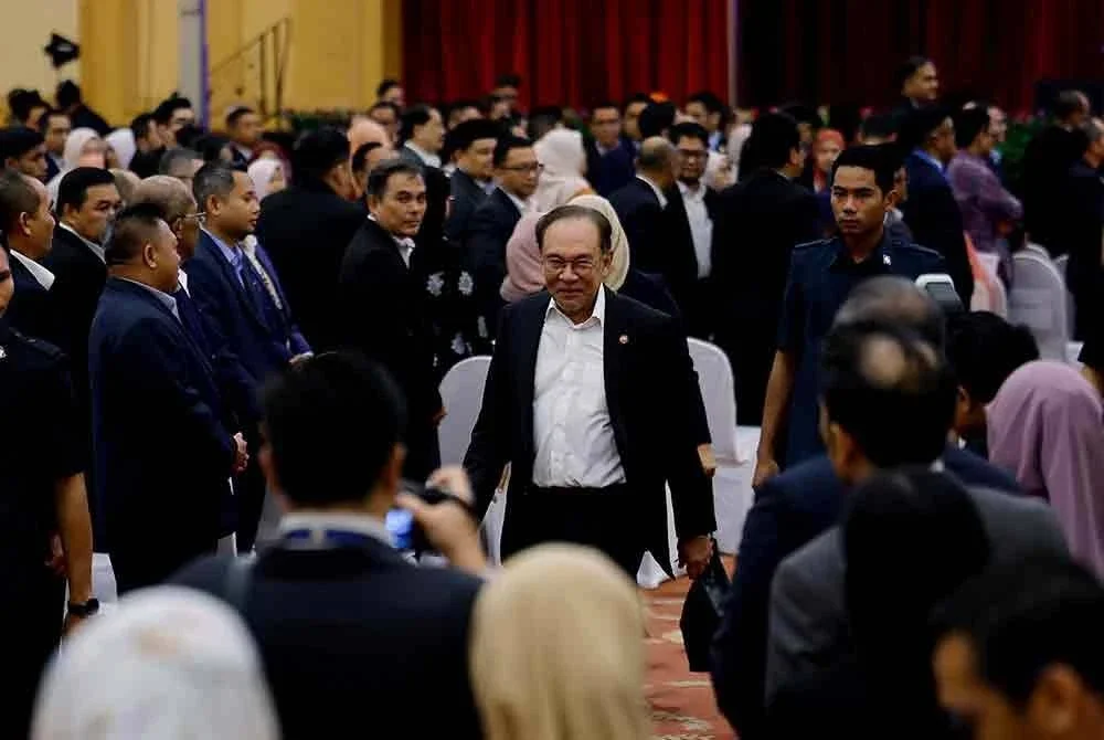 Anwar ketika hadir pada Perjumpaan Perdana Menteri Bersama Warga Jabatan Perdana Menteri Bagi Bulan Julai di Puspanitapuri hari ini. - Foto: Bernama