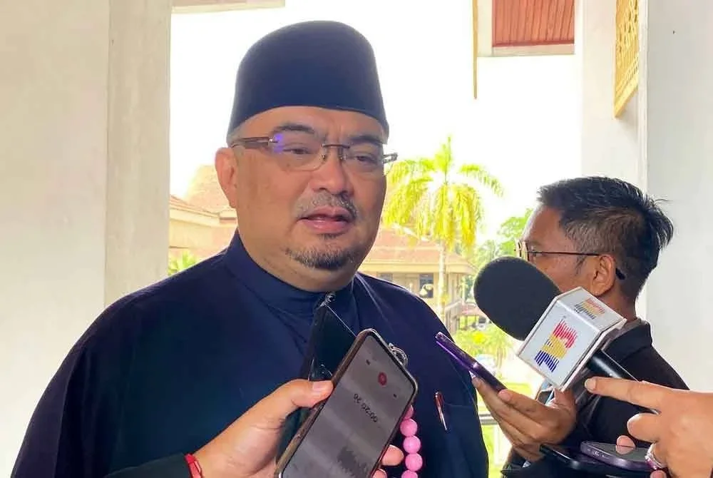 Mohamed Fadzli ditemui selepas menghadiri Sidang DUN ke-15 di Kota Darulnaim di sini, pada Isnin.