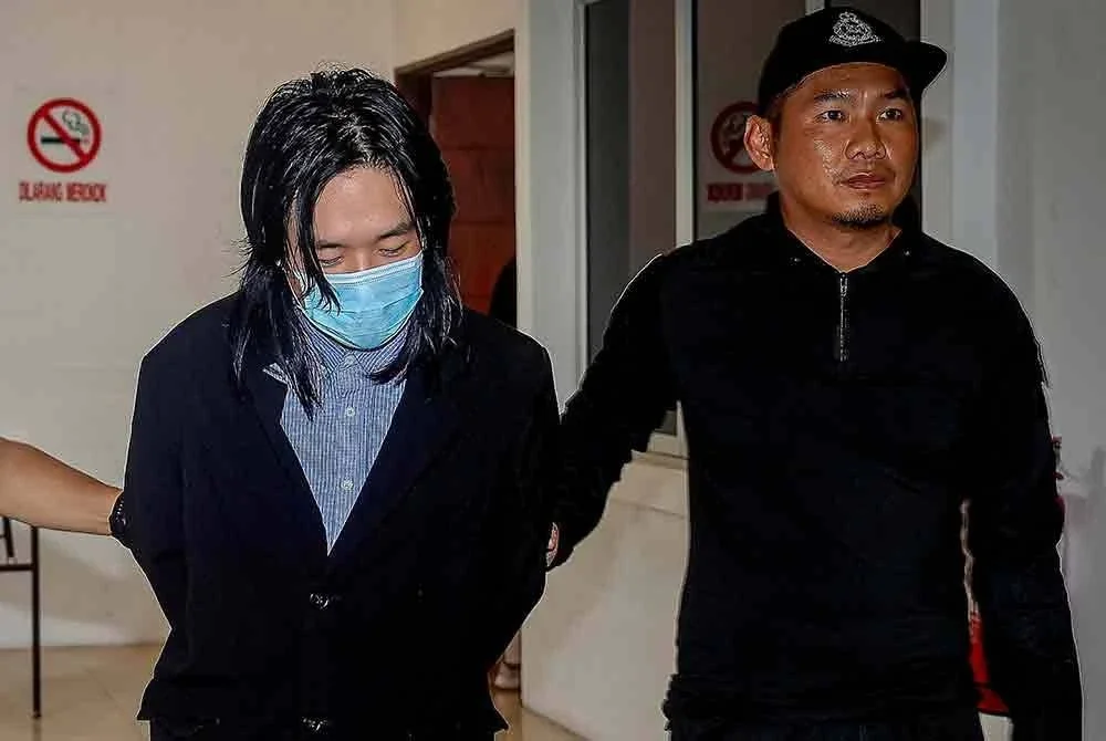 Seorang pelajar universiti swasta warga China mengaku tidak bersalah di Mahkamah Sesyen di sini hari ini atas pertuduhan menyebabkan kecederaan parah dengan menikam leher bekas teman wanitanya, minggu lepas. - Foto: Bernama