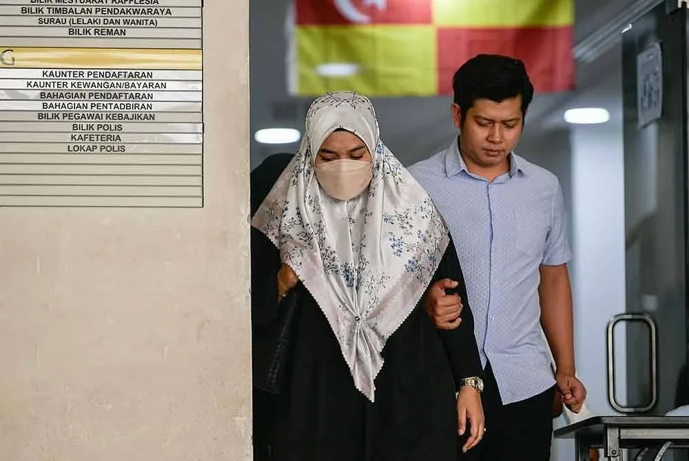 Mahkamah Sesyen di sini hari ini melepaskan dan membebaskan bapa kepada Zayn Rayyan Abdul Matin, Zaim Ikhwan Zahari (kanan) daripada pertuduhan mengabaikan kanak-kanak autistik berusia enam tahun itu sehingga menyebabkan kecederaan fizikal terhadapnya, dua tahun lepas. - Foto: Bernama