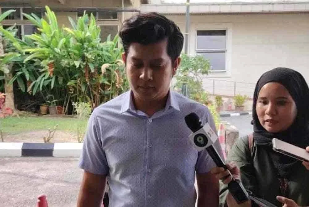 Zaim Ikwan Zahari ketika ditemui pemberita di luar bangunan Mahkamah Sesyen Petaling Jaya.