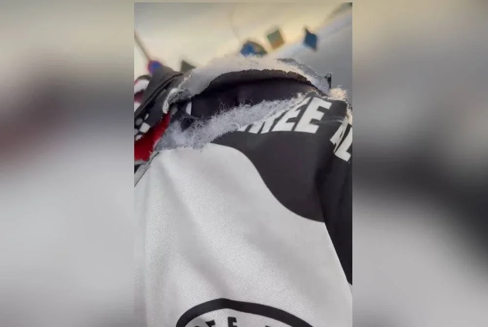 Baju dipakai mangsa turut terkoyak akibat kejadian.