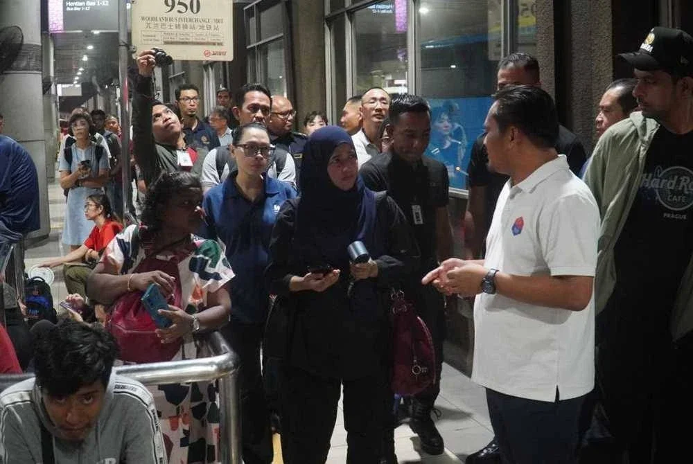 Fazli ketika melakukan lawatan pemantauan ke BSI pada pagi Isnin, Foto FB Fazli Salleh 