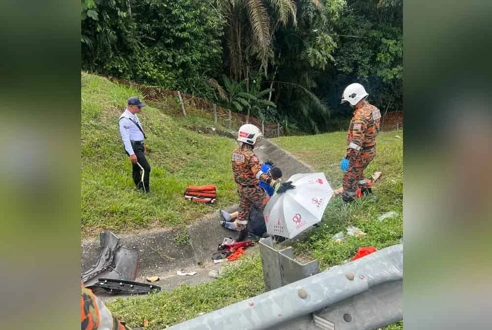 Tiga individu disahkan maut manakala tiga lagi cedera dalam nahas dua kenderaan di Kilometer 328.9 Lebuhraya Utara-Selatan arah selatan di Tapah pada Selasa. Foto: Bomba Perak
