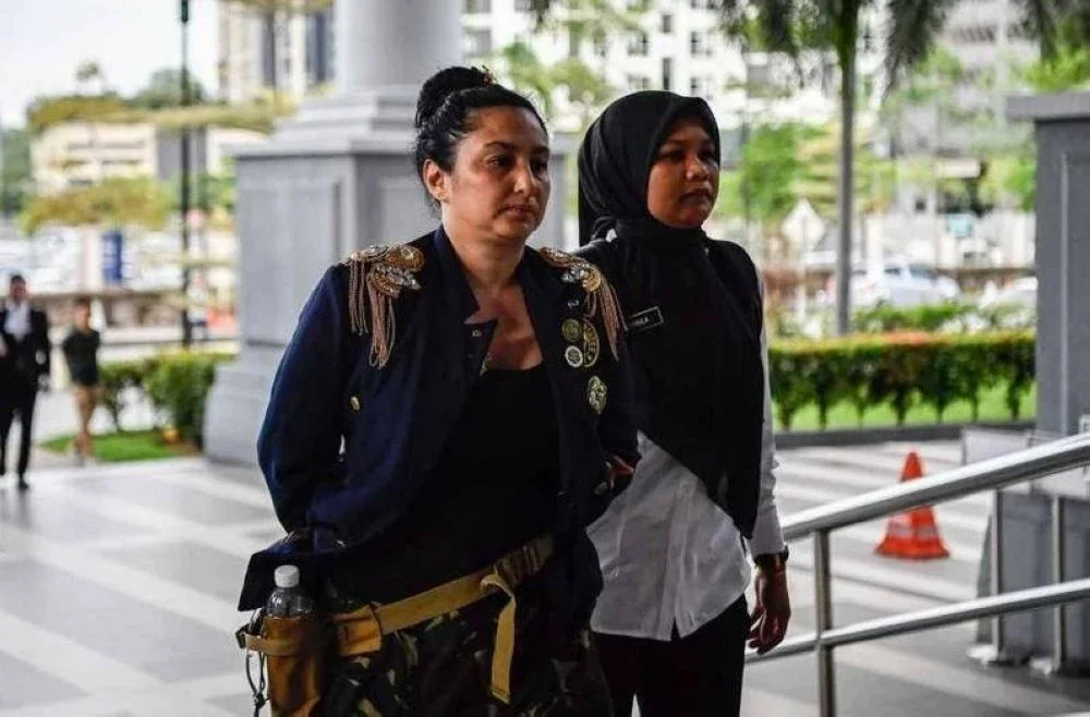 Persana Avril diarah menjalani pemeriksaan psikiatri selama sebulan di Hospital Bahagia Tanjong Rambutan, Perak. 