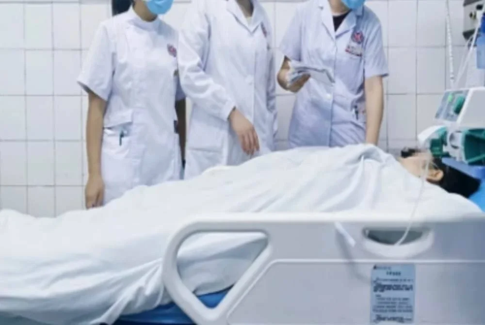 Seorang remaja perempuan nyaris maut selepas mengamalkan diet ekstrem selama dua minggu.