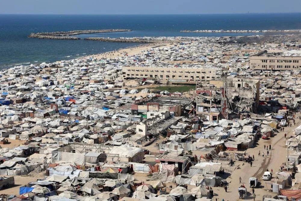 'Bandar khemah' di sepanjang kawasan pantai di barat Bandar Gaza yang menjadi tempat berlindung penduduk Palestin. Foto AFP