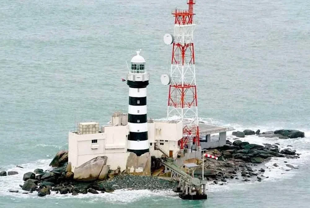 Isu Pulau Batu Puteh kembali menjadi tumpuan apabila pelbagai dakwaan mengenai punca kehilangan pulau strategik itu ke tangan Singapura semakin jelas.