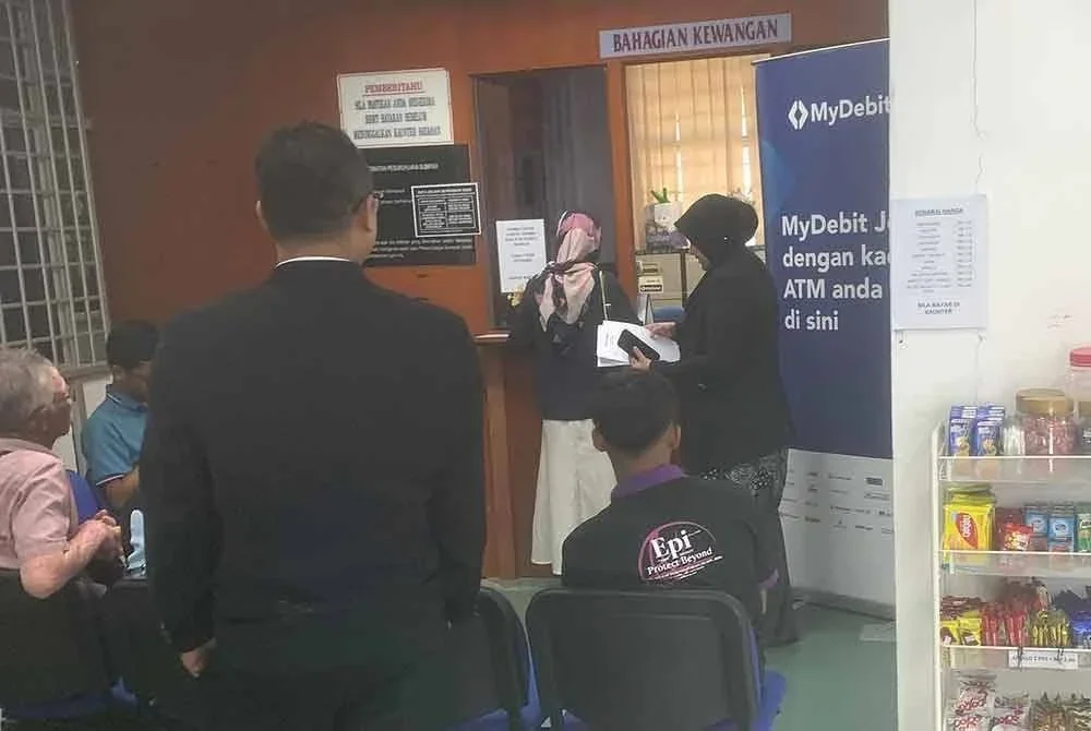 Pengusaha katering didenda RM1,800 oleh Mahkamah Majistret Dungun selepas mengaku bersalah menjual ikan keli berlada tercemar bakteria tahun lalu.