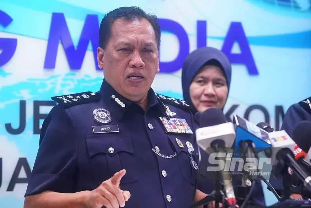 Pengarah Jabatan Siasatan Jenayah Komersial (JSJK) Bukit Aman, Datuk Rusdi Mohd Isa ketika sidang media di Pejabat JSJK, Menara KPJ pada Rabu. FOTO: SINAR HARIAN / MOHD HALIM ABDUL WAHID
