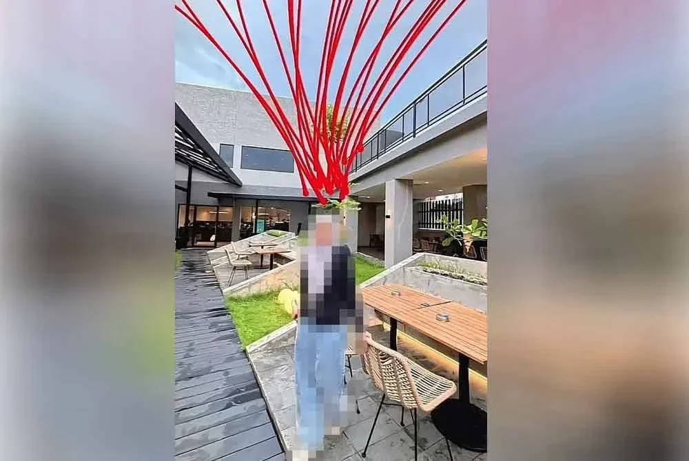 Gambar tular di media sosial menunjukkan trend dikenali sebagai S-Line yang menjadi ikutan golongan muda. Foto hiasan