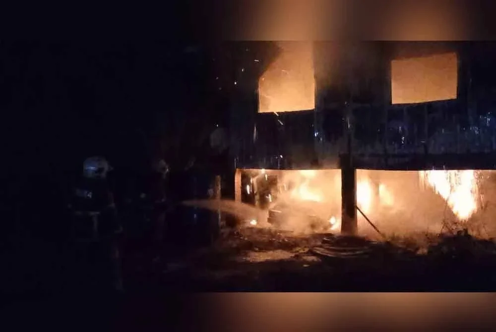 Rumah yang didiami pasangan suami isteri musnah sepenuhnya sebelum mayat mereka ditemui rentung di Kampung Sangkir, Kota Belud.