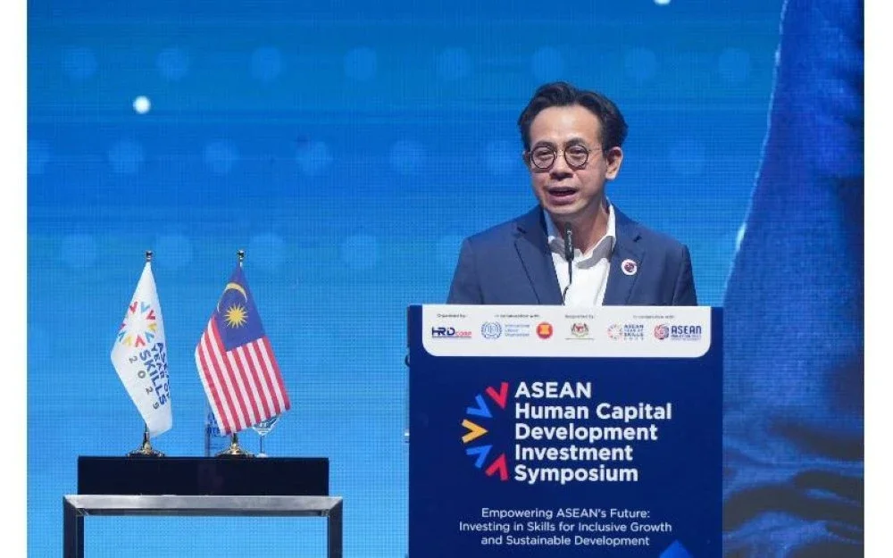 Menteri Sumber Manusia, Steven Sim berucap ketika Majlis ASEAN Human Capital Development Investment Symposium 2025 yang diadakan di Kuala Lumpur pada 27 hingga 28 Mei lalu.