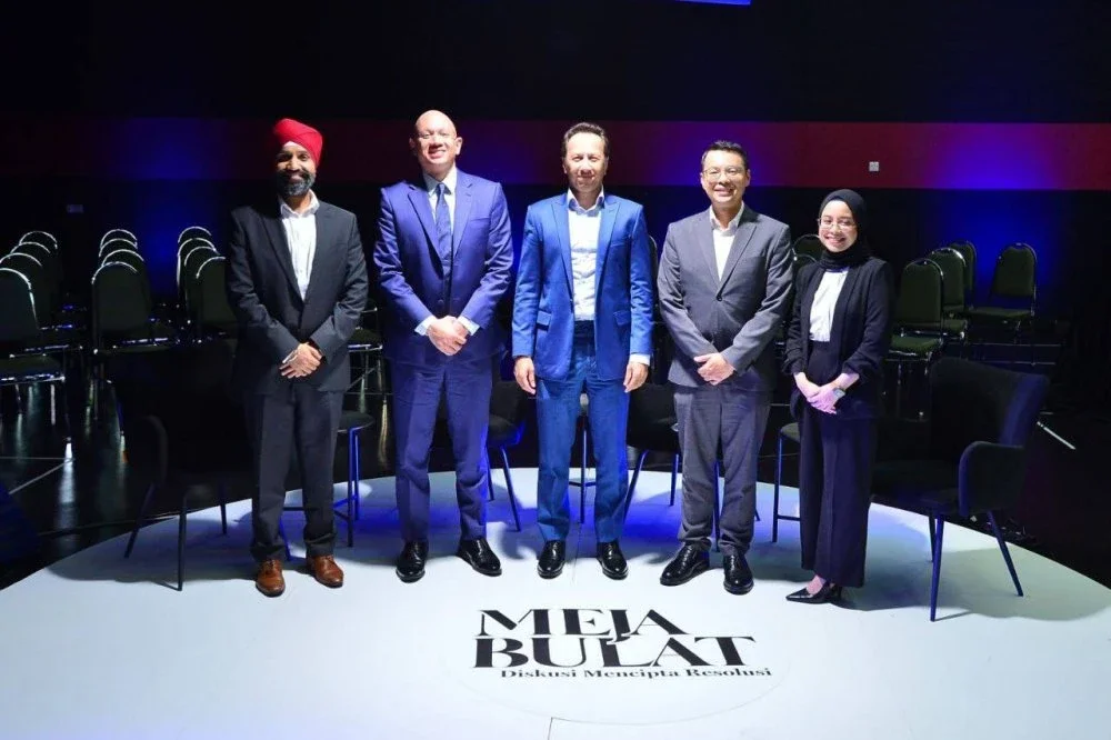 Dari kiri: Jalbir, Syed Naqiz, Muhammed, Chean Chung dan Nur Hanina dalam program Meja Bulat anjuran Sinar Harian bertajuk Memeta Perjalanan Reformasi Cukai Negara yang diadakan, di sini baru-baru ini.