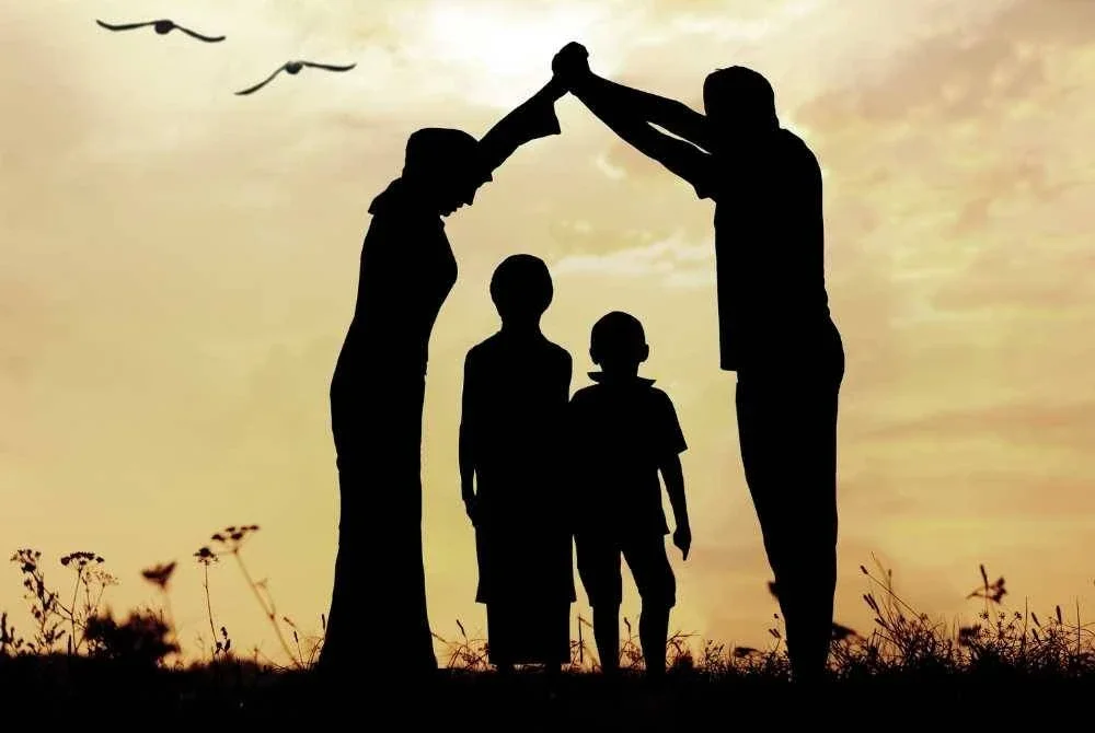 ANAK luar nikah dan adik-beradik lain yang lahir selepas kedua ibu bapa mereka bernikah hanya dikira sebagai adik-beradik seibu sahaja walaupun mempunyai bapa yang sama dari sudut biologinya. -Gambar hiasan/ Foto: CANVA