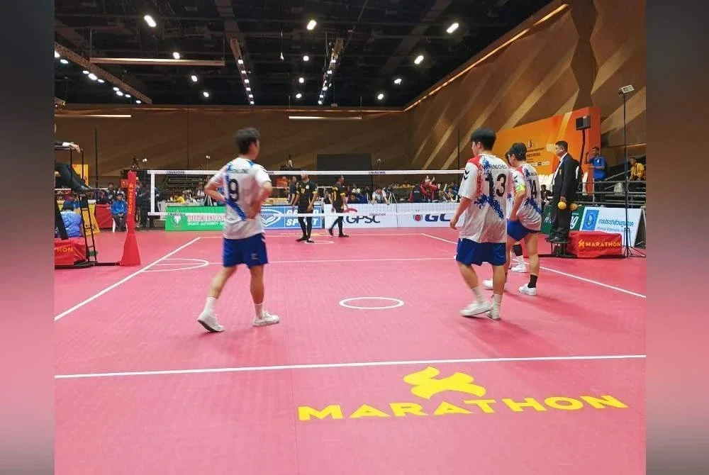 Skuad kuadran negara menentang Korea Selatan dalam aksi Kumpulan A Piala Raja Thai pada jam 1 pagi Khamis. Foto Facebook Bolarotan TV