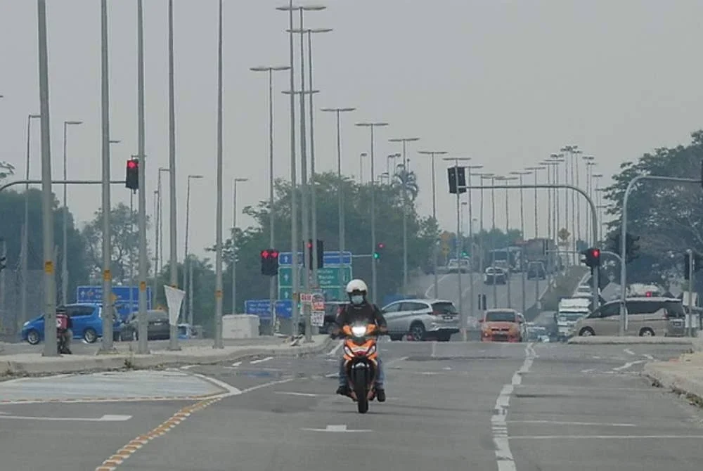 Kerajaan Selangor benarkan ibu bapa tidak hantar anak ke sekolah jika bimbang kesihatan akibat jerebu. Foto Bernama