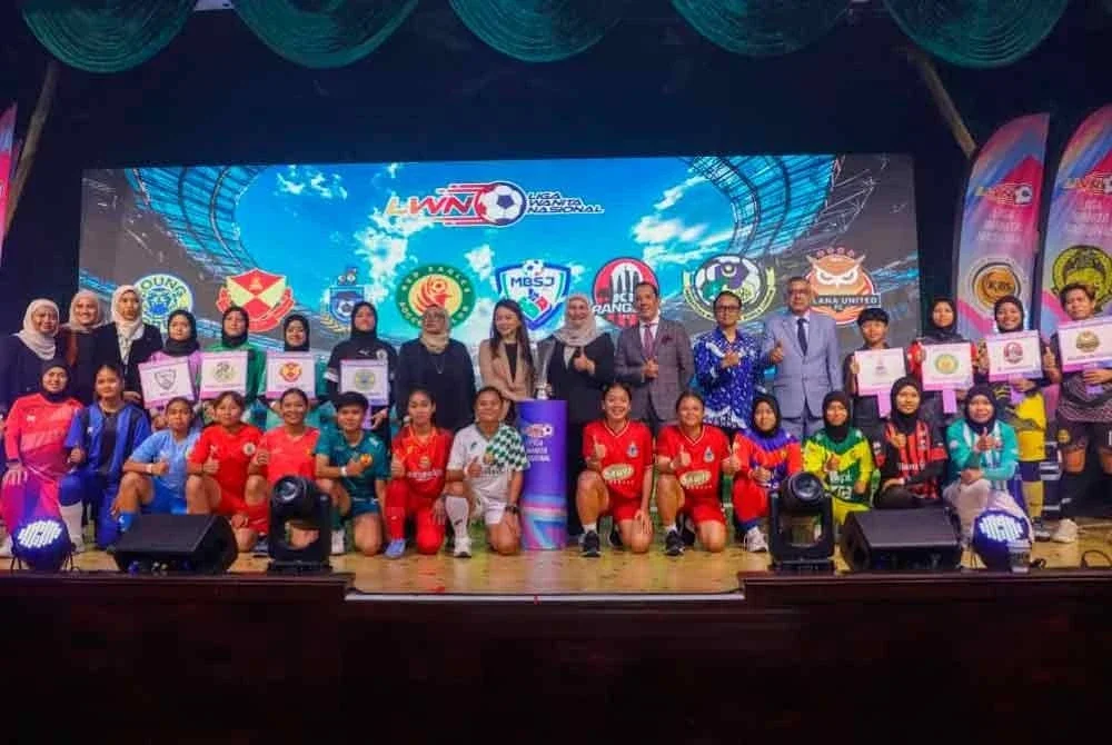 Hannah (berdiri, tengah) ketika melancarkan LWN 2025 di Kuala Lumpur pada Khamis. Foto FB FAM.