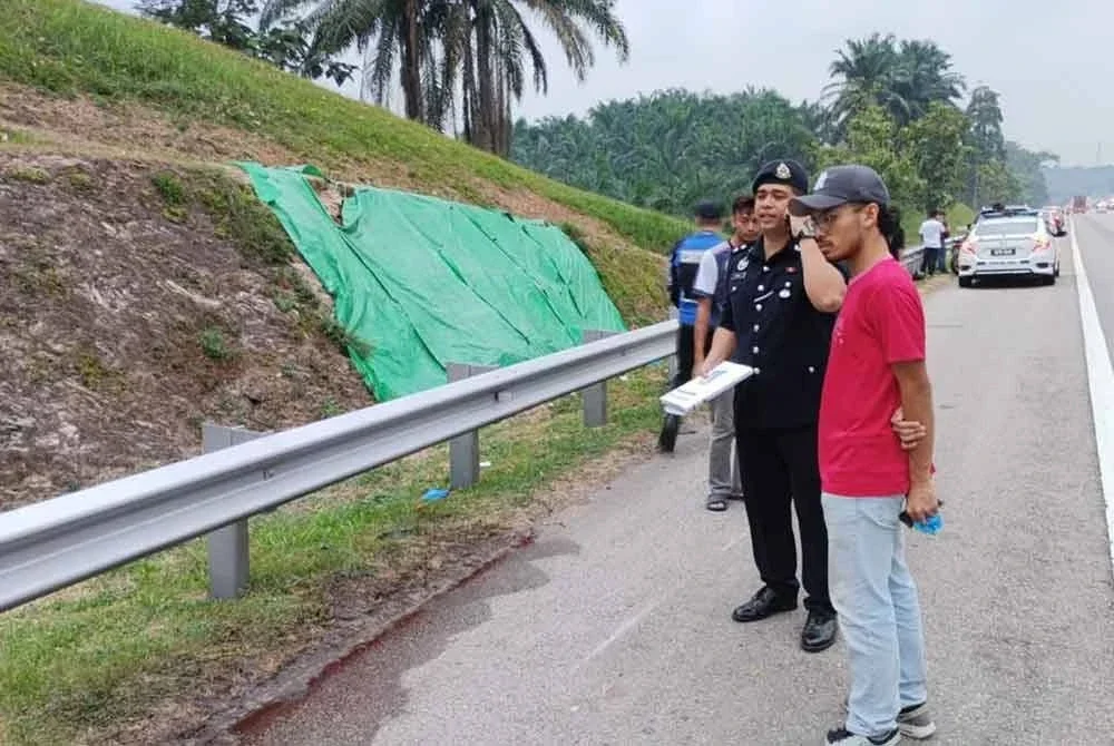 Pegawai penyiasat melakukan siasatan di lokasi kejadian