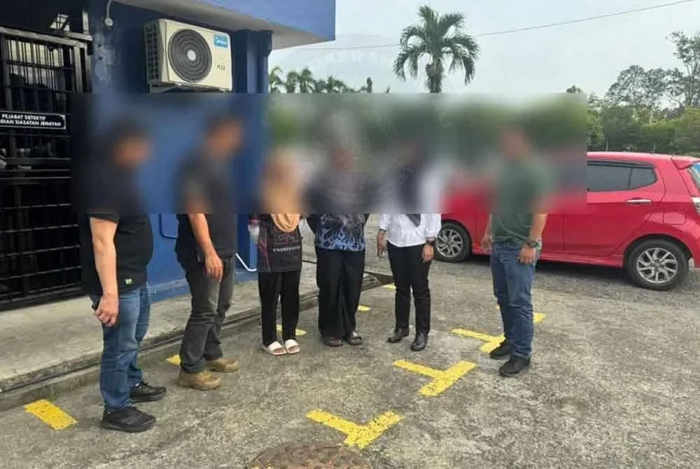 Dua suspek curi wang milik datuk ditahan polis.