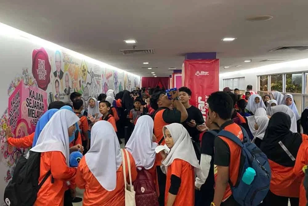 Aktiviti ini dibuka sehingga jam 11 malam, pertama kali penganjuran sehingga waktu malam.