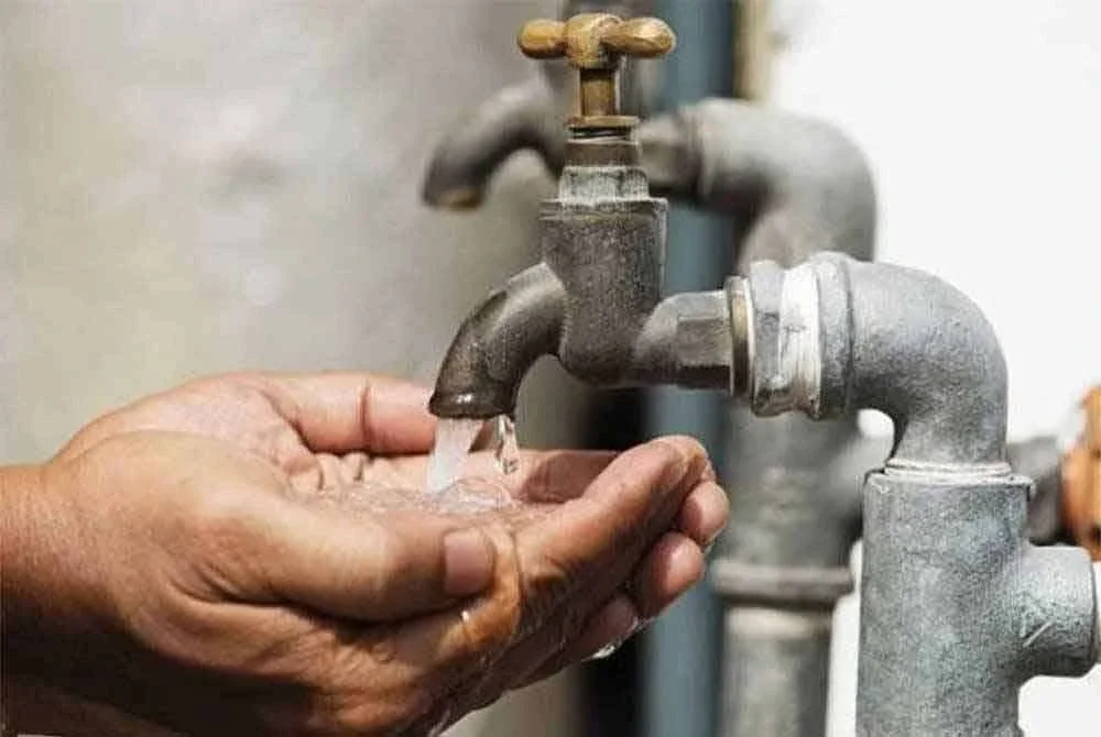 Hampir 40,000 akaun pengguna di sekitar Johor Bahru dan Skudai terjejas berikutan kandungan ammonia melebihi tahap selamat. Gambar hiasan.