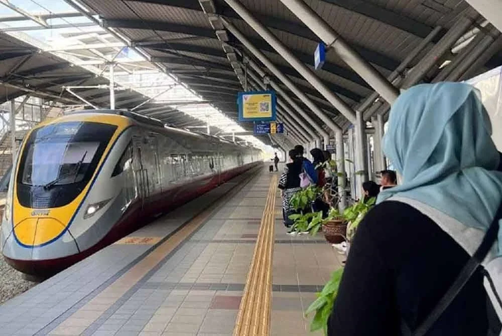 KTMB jamin semua perkhidmatan tren termasuk KTM Komuter dan tren elektrik (ETS) akan beroperasi seperti biasa pada Sabtu. - Gambar hiasan