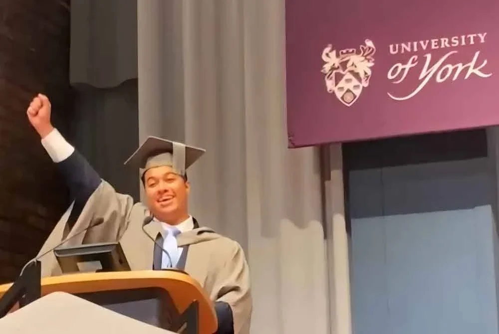 Umar ketika menyampaikan ucapan pada Majlis Graduasi University of York di UK pada Khamis.