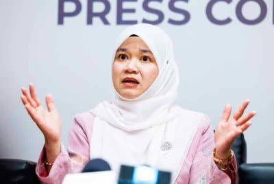 Menteri Pendidikan, Fadhlina Sidek.