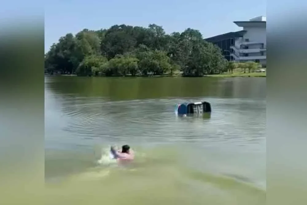 Situasi ketika Ahmad Nur Irfan berenang untuk menyelamatkan mangsa di tasik kampus Unimas.