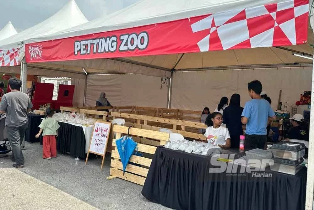 Lokasi Petting Zoo yang berada di Karnival Siang Malam Karangkraf.