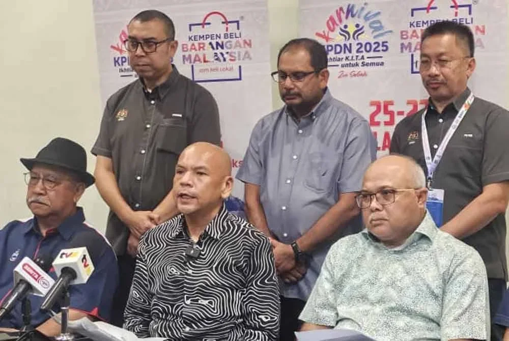 Armizan ketika ditemui pemberita dalam sidang akhbar selepas merasmikan Program Jelajah Karnival KPDN dan Kempen Beli Barangan Malaysia Siri Dua Tahun 2025 di Kompleks Sukan Ranau.