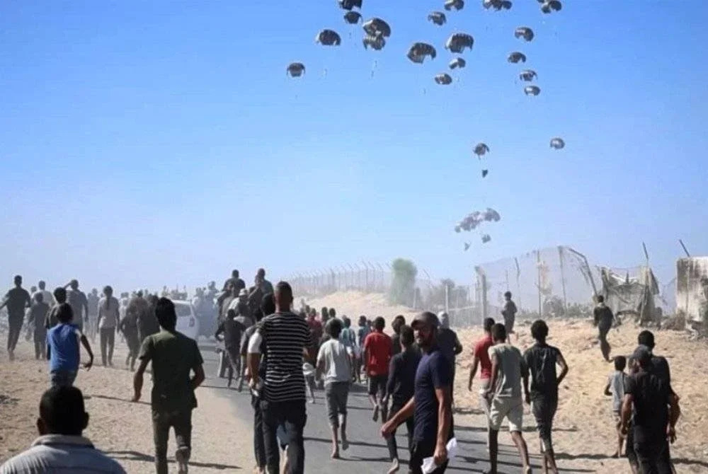 Belgium sebelum ini pernah menyertai usaha antarabangsa bersama untuk menyalurkan bantuan kemanusiaan melalui udara ke wilayah Palestin yang dikepung itu.