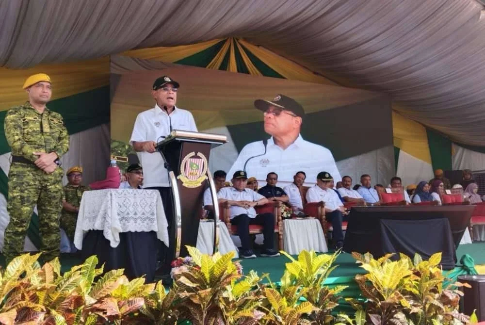 Saifuddin ketika hadir ke Sambutan Ulang Tahun Jabatan Sukarelawan Malaysia (Rela) di Dataran Kulim pada Ahad.