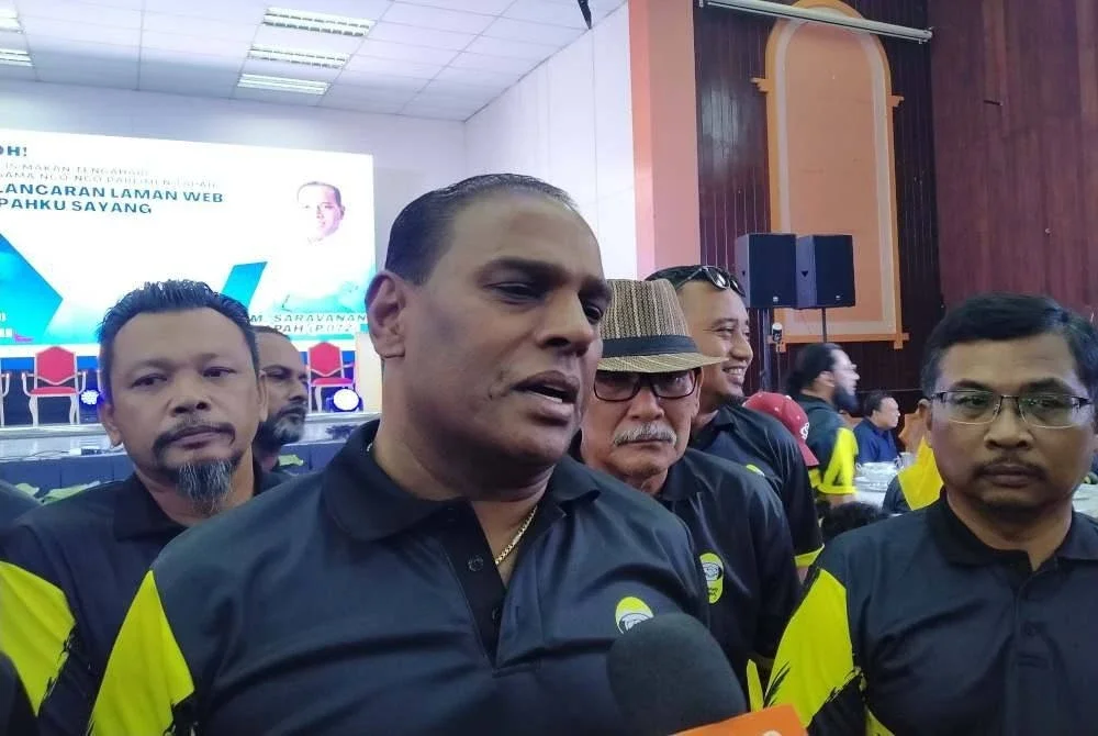 Saravanan ketika ditemui pemberita selepas menyempurnakan Majlis Makan Tengah Hari bersama NGO Parlimen Tapah dan pelancaran laman web Tapahku Sayang di Dewan Merdeka Tapah pada Ahad.