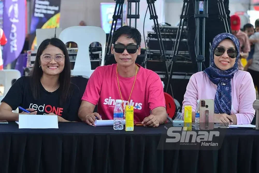 Barisan juri yang terlibat.