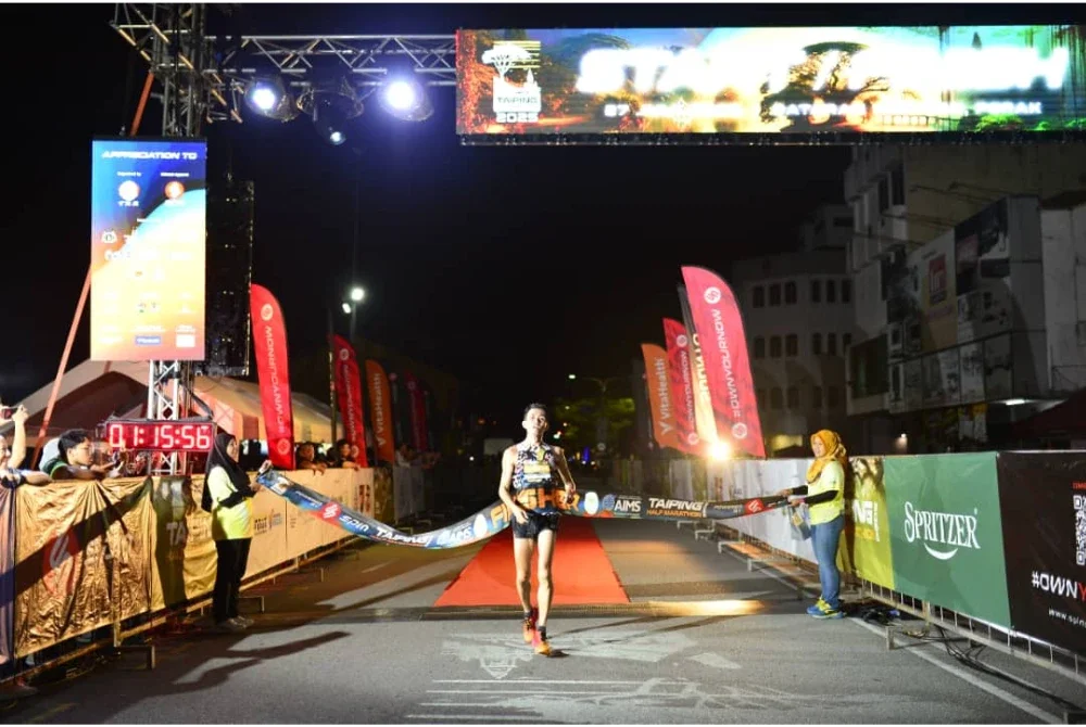 Jin Kuang muncul juara kategori lelaki acara Separuh Maraton Taiping pada Ahad. Foto penganjur