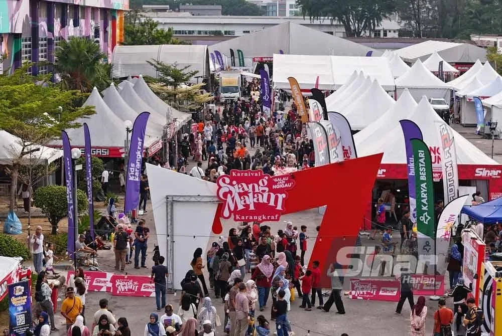 Karnival Siang Malam Karangkraf berlangsung selama tiga hari di Karangkraf, Shah Alam bermula dari Jumaat hingga Ahad.